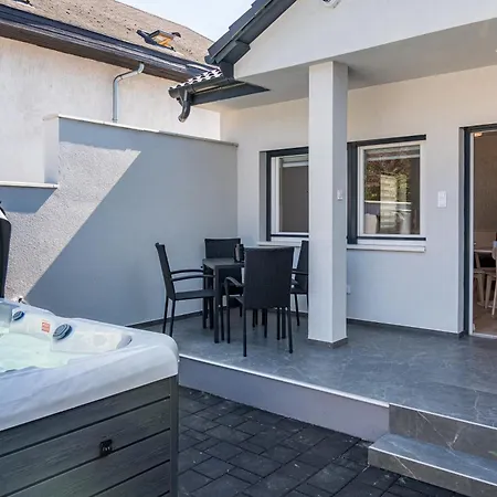 Lägenhet Balatonic Moon&sun Apartmanhaz